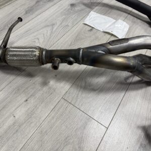 Выхлоп Ford Focus 2 1.8-2.0L, раздвоенный, серия Mute, фрезерованный коллектор, с насадками Выхлоп Ford Focus 2 1.8-2.0L, раздвоенный, серия Mute, фрезерованный коллектор, с насадками